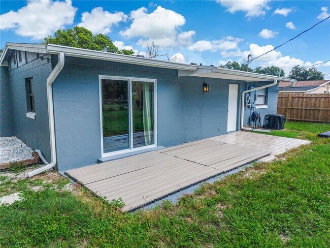 Building Photo - 211 Woodmere Blvd