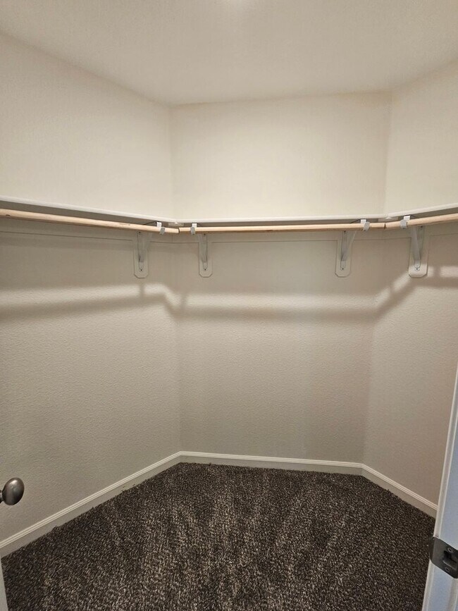 Building Photo - 322 Double Spring Dr