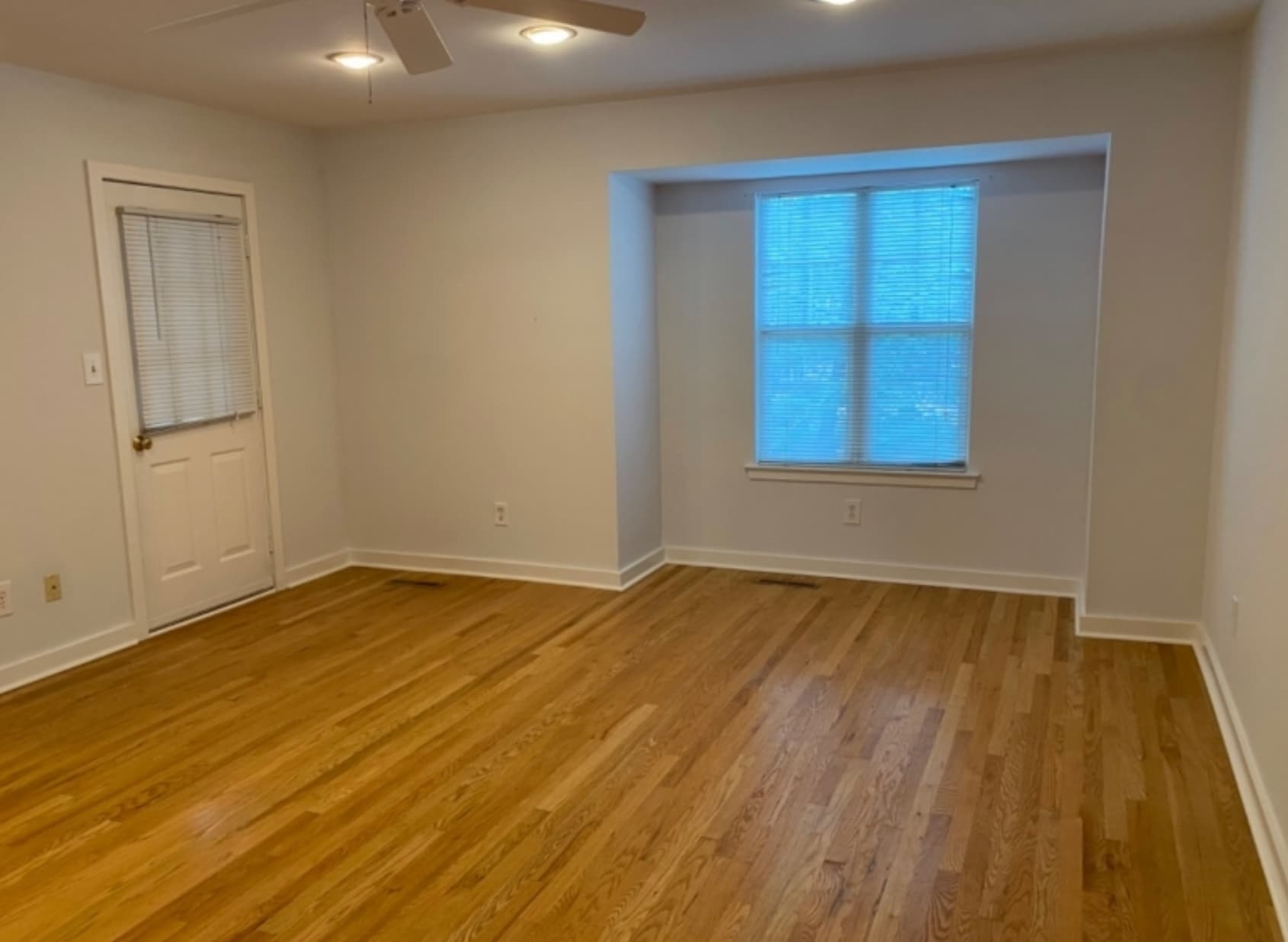 Building Photo - 261 Hedgerow Rd