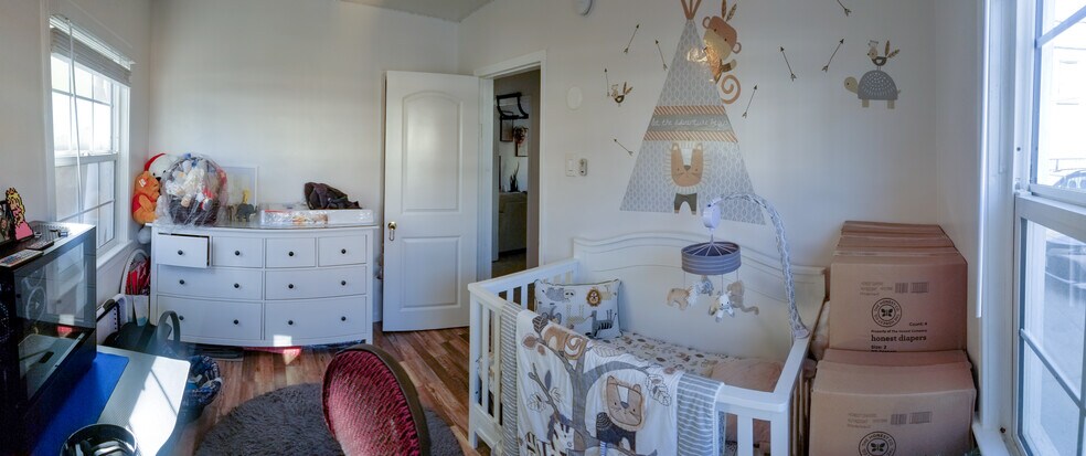 Bedroom 2 - 2823 W Vernon Ave