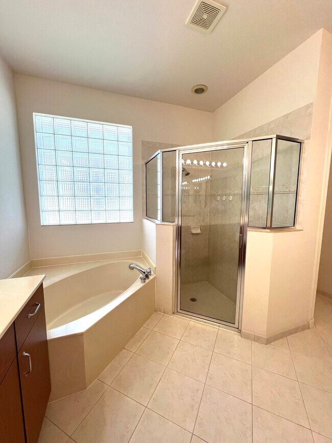 Building Photo - 9774 Isles Cay Dr