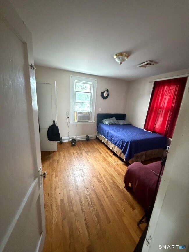 Building Photo - 15 Chappelle St
