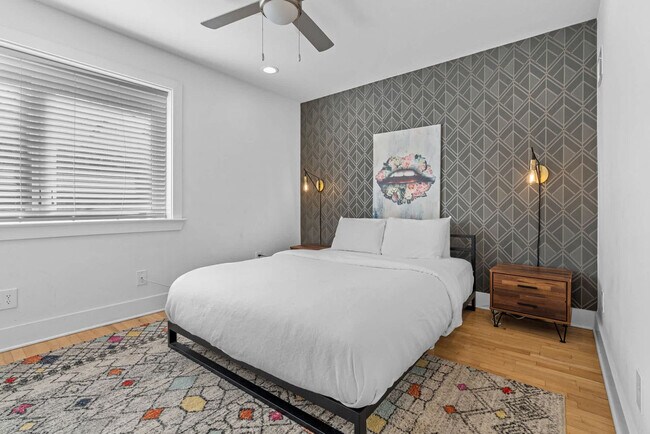 Building Photo - 1136 Crescent Ave NE