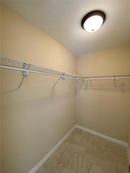 Building Photo - 572 Marion Oaks Trail