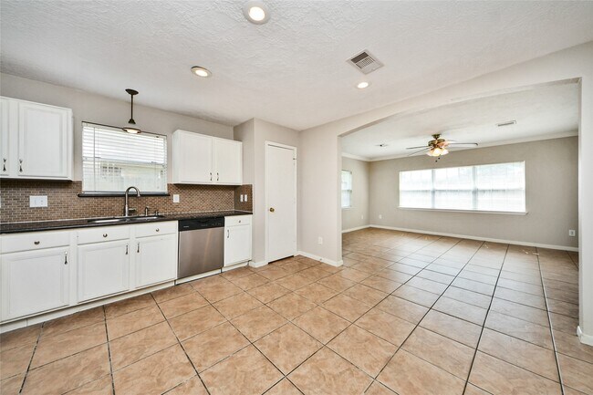 Building Photo - 2602 Desert Sage Dr