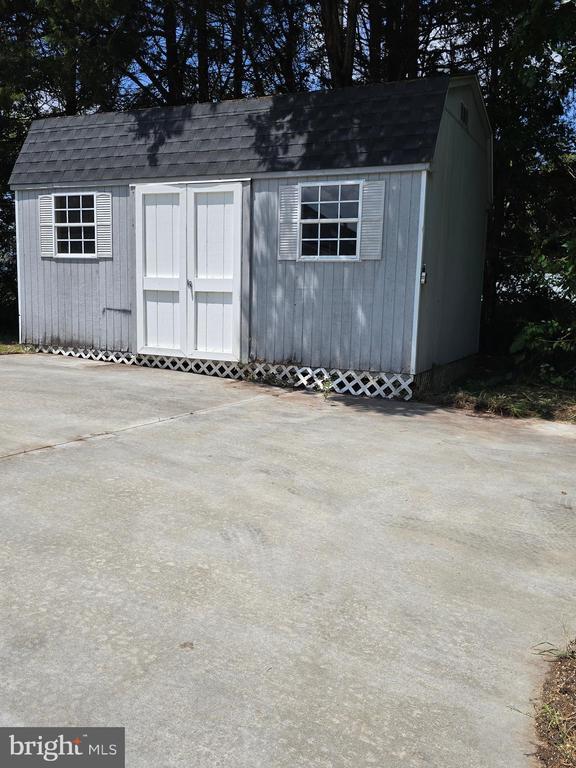 Building Photo - 490 Duck Creek Rd
