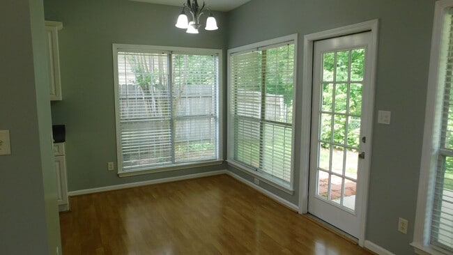 Building Photo - 632 Forest Lakes Dr