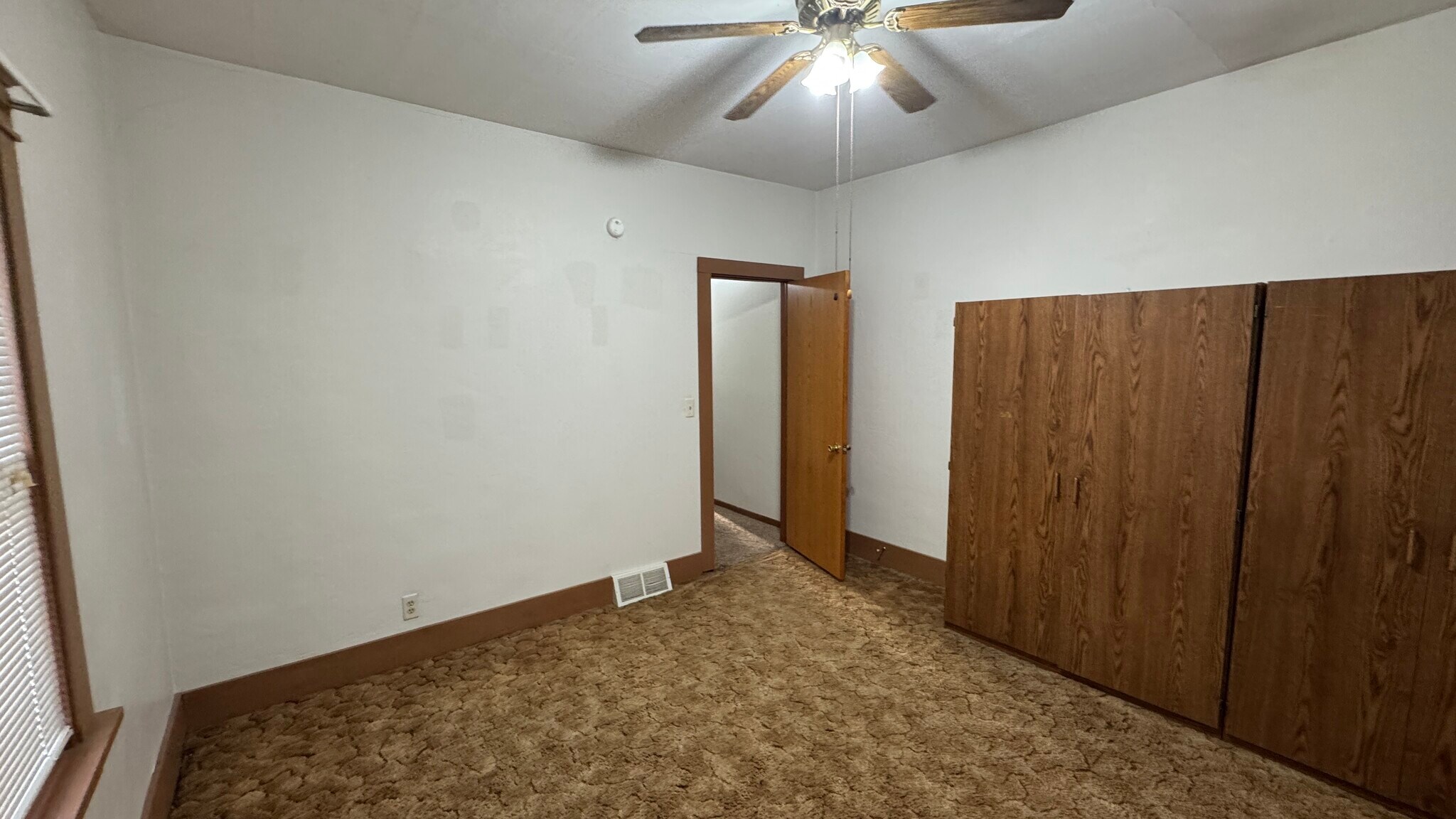 Building Photo - 406 S Chicago Ave