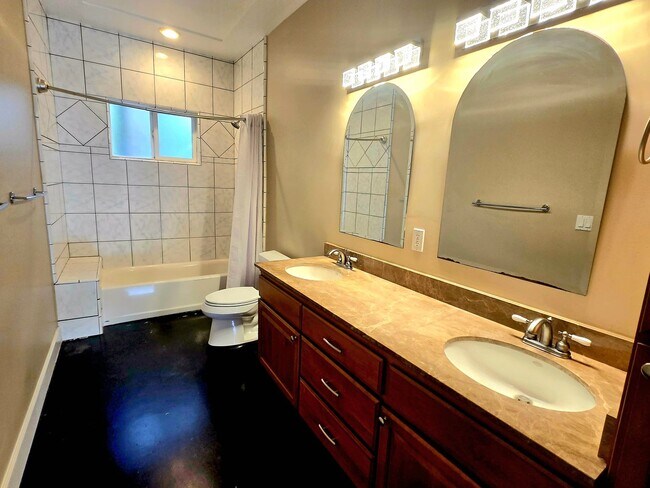 Building Photo - 272 Halenani Dr