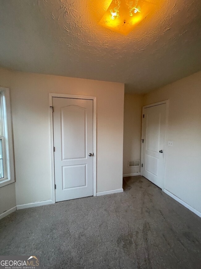 Building Photo - 721 Meadow Spring Dr