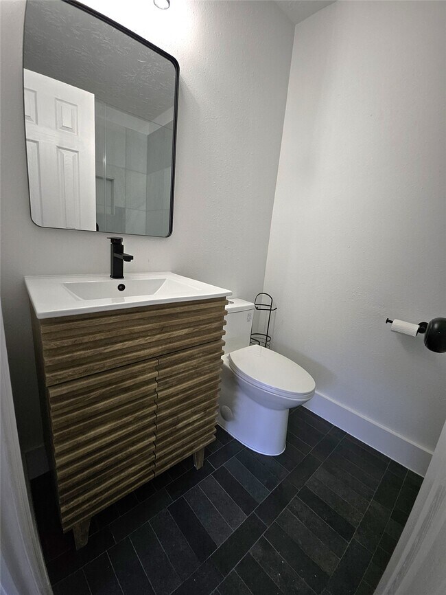 Building Photo - 815 Merribrook Ln