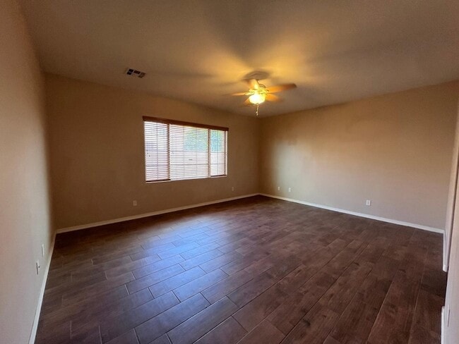 Building Photo - 898 E Del Rio St