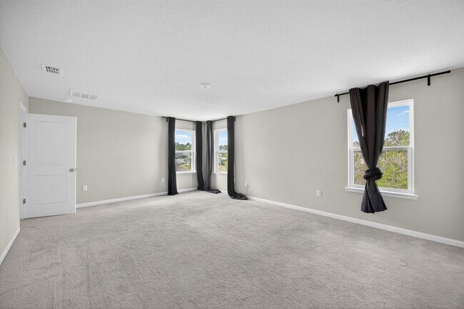 Building Photo - Panther Creek Family Home