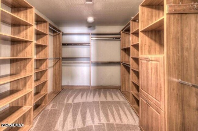 Building Photo - 41132 N Hudson Trail