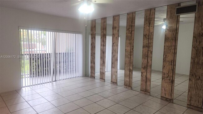 Building Photo - 13707 SW Kendale Lakes Cir