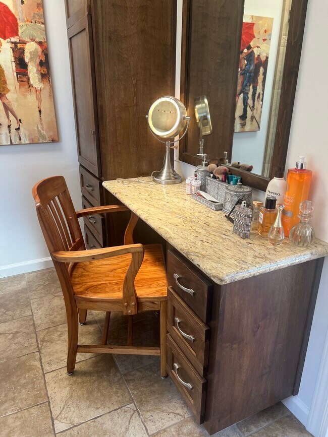 Building Photo - 1216 Spruce Tree Cir