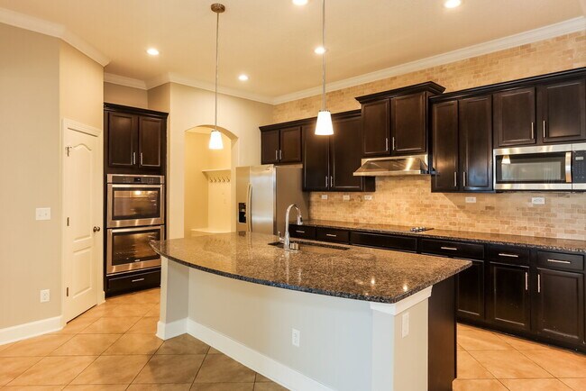 Building Photo - 2171 Club Lake Dr