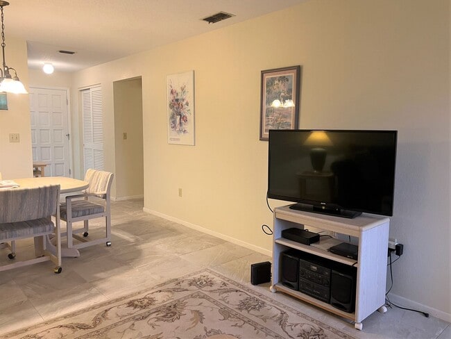 Building Photo - NEW PRICE! Close to beautiful Nokomis Beach and Casey Key