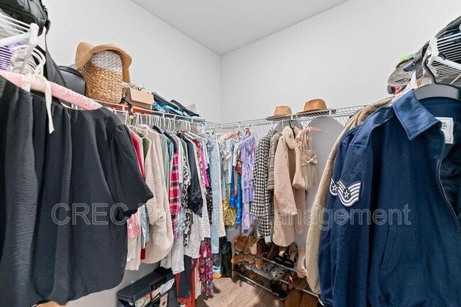 Building Photo - 657 Ladywood Dr