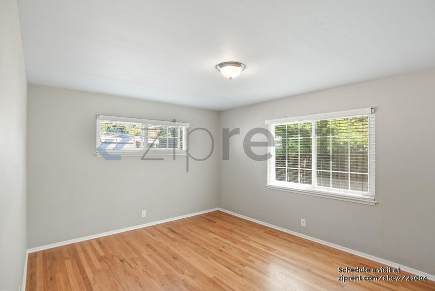 Building Photo - 2276 Markham Ave