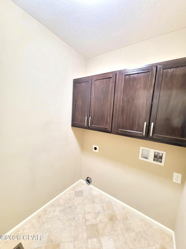 Building Photo - 7218 Quail Hollow Dr