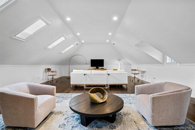 Building Photo - 16 Hilltop Dr