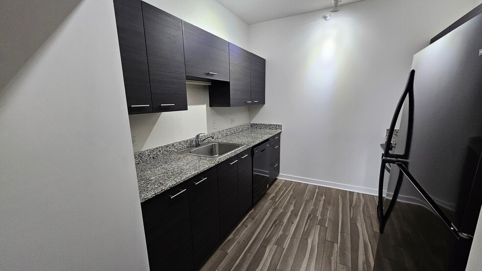 Building Photo - 128 W Chicago Ave