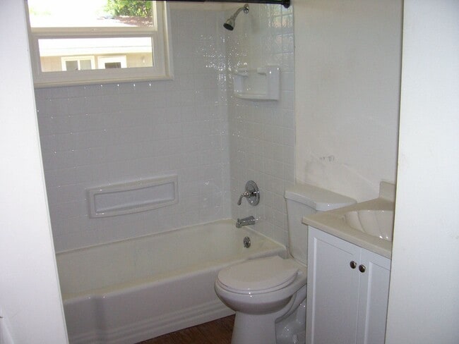 Building Photo - 3006 Butternut Dr