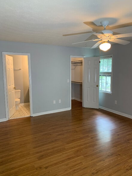 Building Photo - 278 Shaded Oaks Ln SE