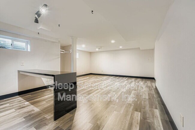 Building Photo - 4817 NE Holman St