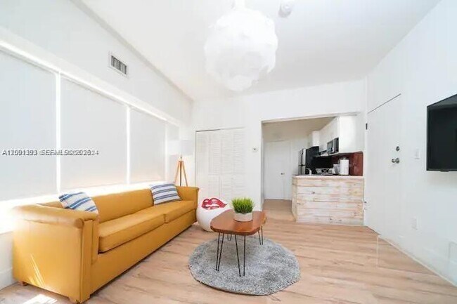 Building Photo - 227 1st St