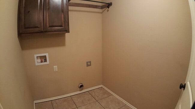 Building Photo - 7041 Cherokee Crossing West