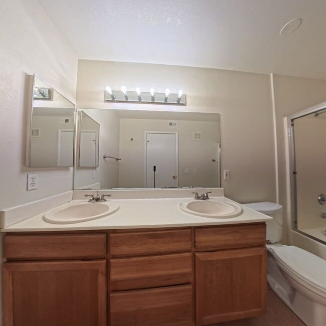 Building Photo - 3125 Casey Dr