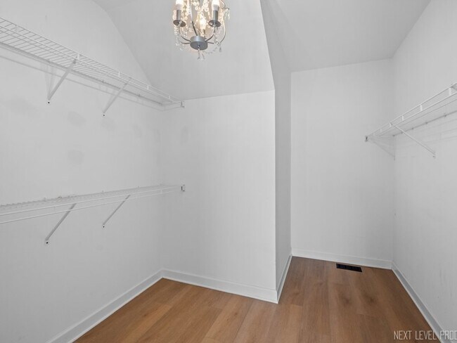 Building Photo - 819 Asbury Dr