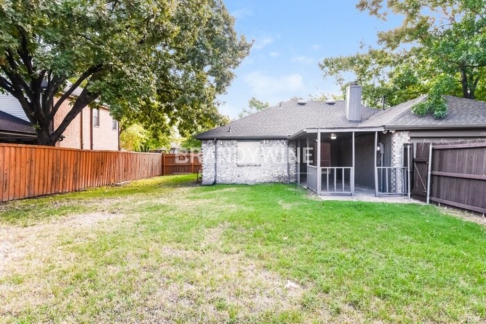 Building Photo - 2305 Randi Rd