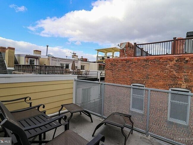 Building Photo - 4 E Henrietta St