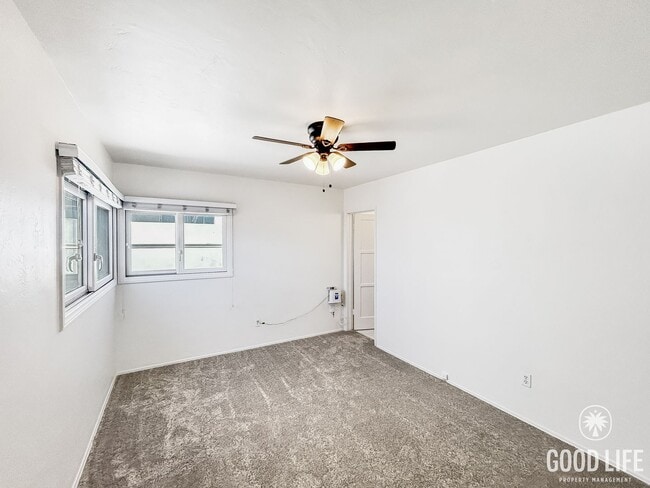 Building Photo - Beautiful 1B 1BA w/ Large Patio & Ocean Vi...