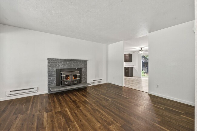Building Photo - MOVE IN READY NOW! 2 bed 1 ba - Great location! Tumwater School District.