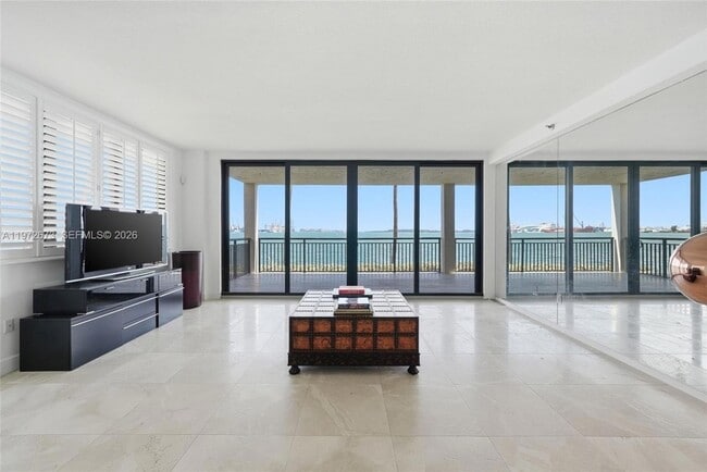 Building Photo - 540 Brickell Key Dr