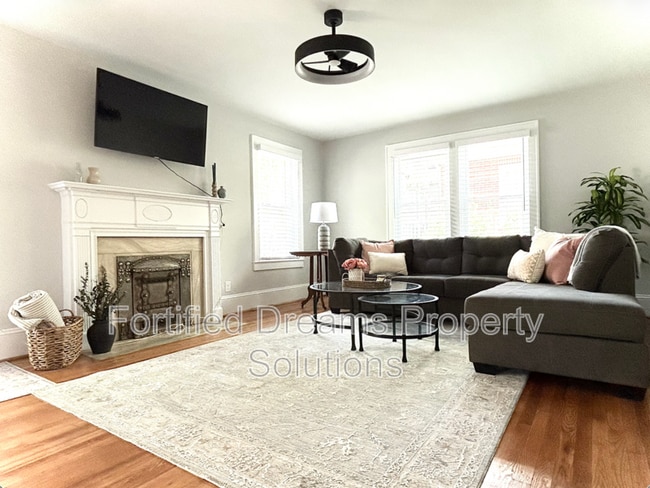 Building Photo - 2240 Queen St