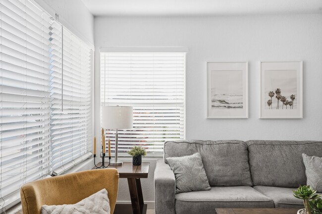 Building Photo - 2606 Juan St