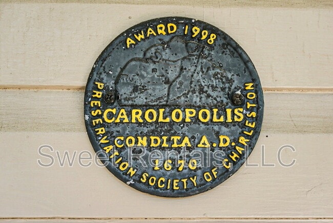 Building Photo - 6 Wentworth St