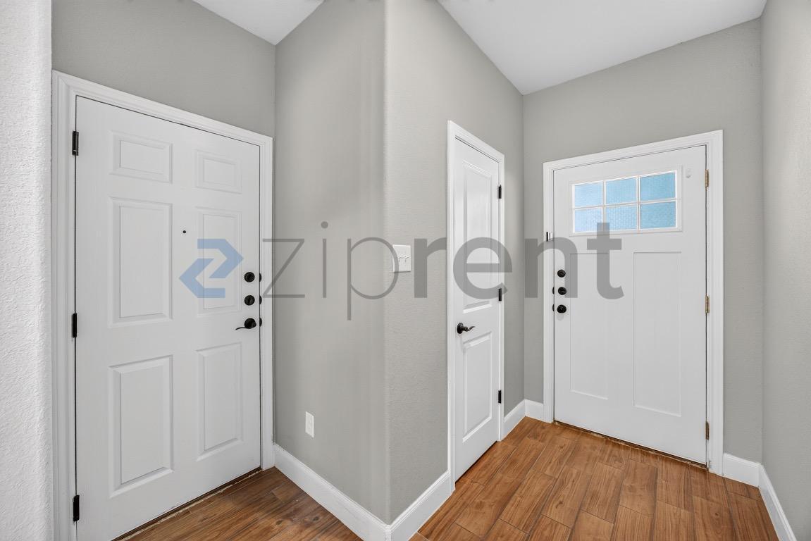 Building Photo - Unit 101