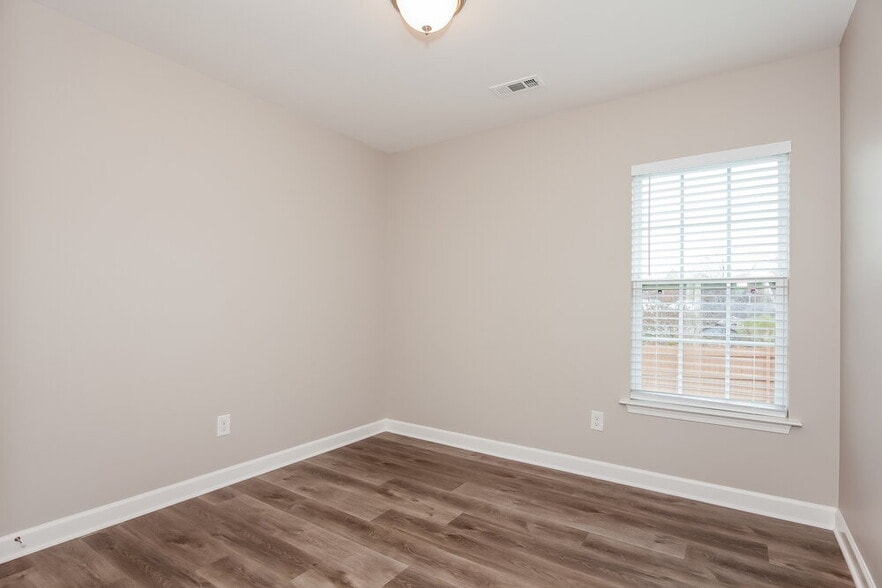 Building Photo - 4709 Brewer Dr