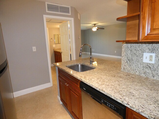 Building Photo - 2841 N Oakland Forest Dr