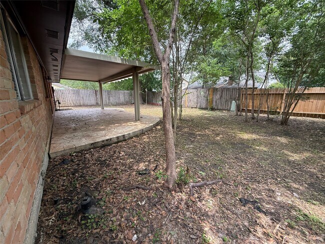 Building Photo - 2075 Little Cedar Dr