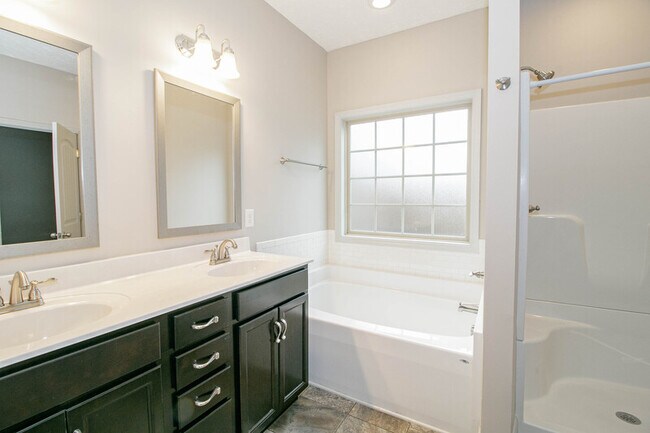 Building Photo - 1271 Eagle's View Dr