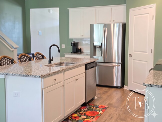 Building Photo - RATE DROP ALERT (was $3300/month)!