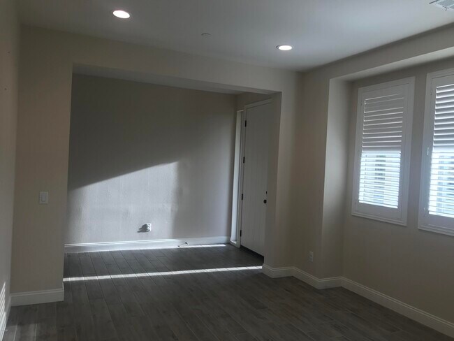 Building Photo - 458 S Saticoy Ave