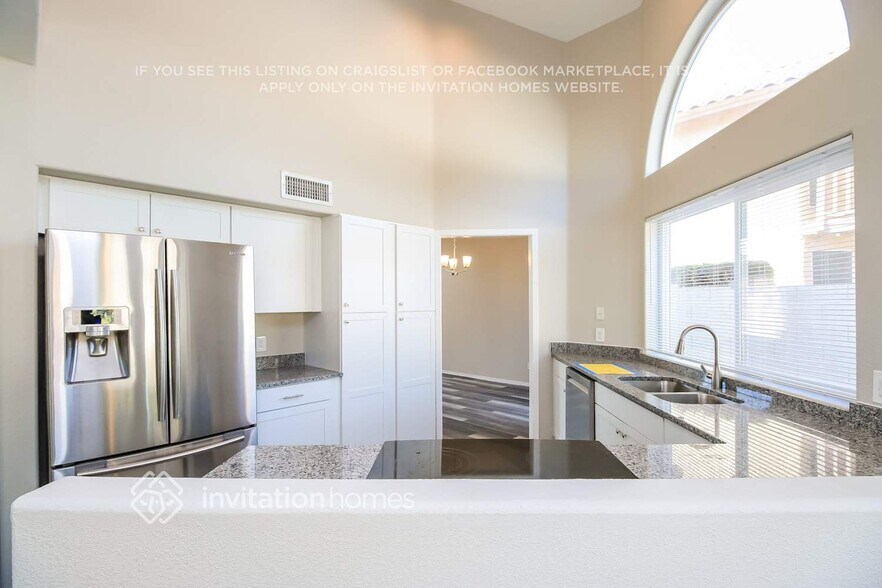 Building Photo - 918 W Sun Coast Dr